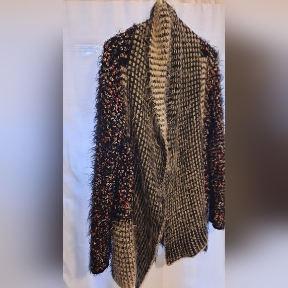 BKE Black and Cream Chunky Knit Cardigan - Picture 2 of 14